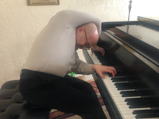 Bad Piano Position; How NOT to sit at the piano!