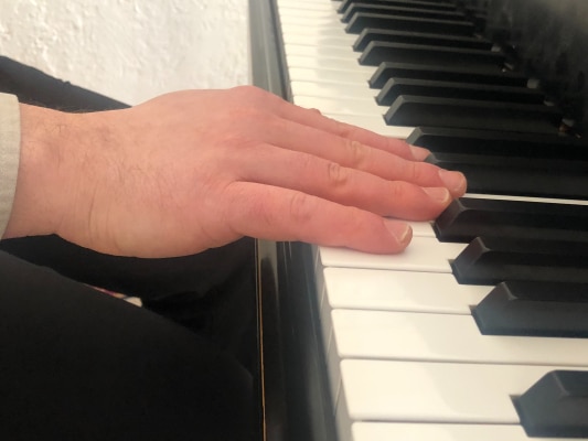 flat fingers on piano keys; bad piano position